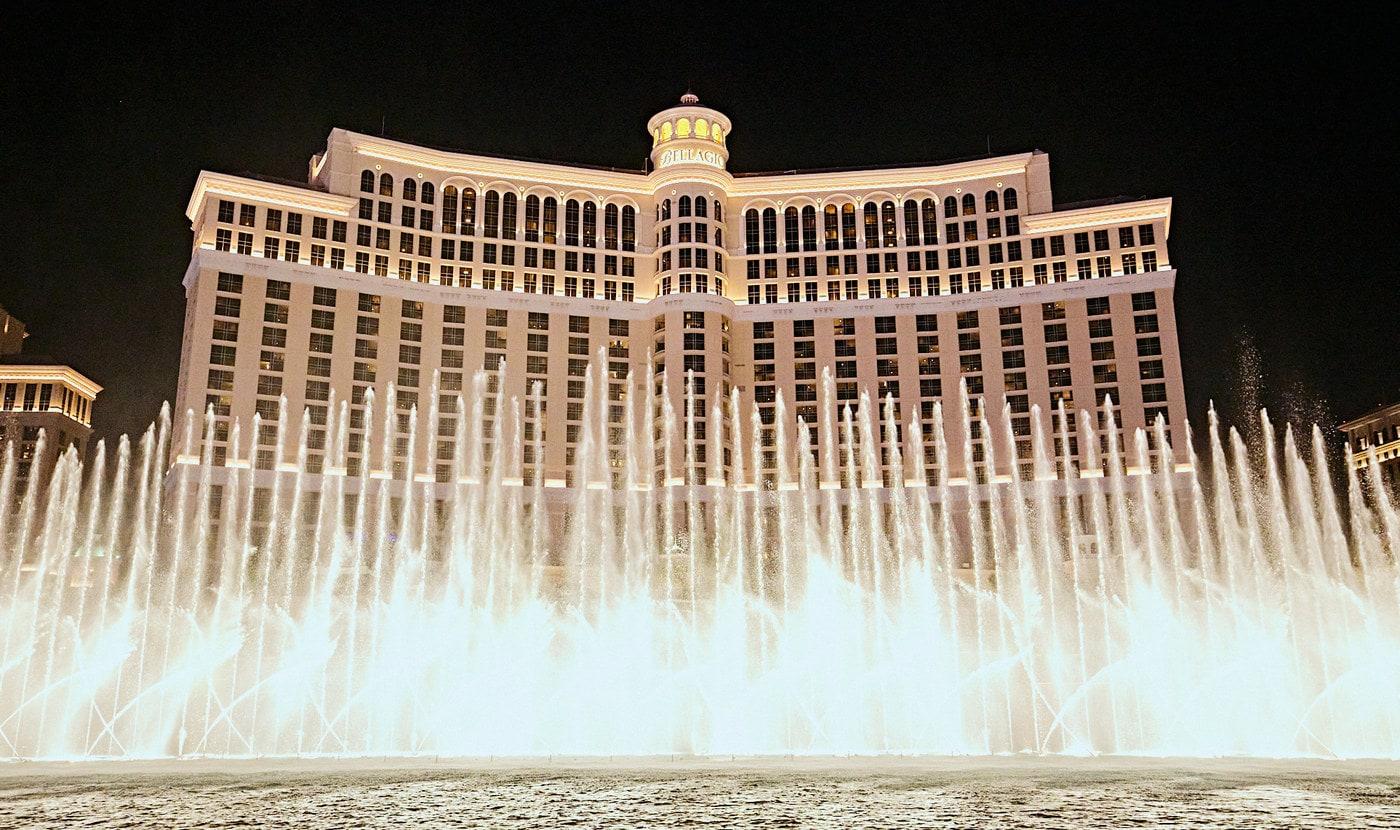 본문 이미지 - 미국 라스베이거스서 펼쳐진 벨라지오 분수쇼/ 사진제공=하이브ⓒ 뉴스1