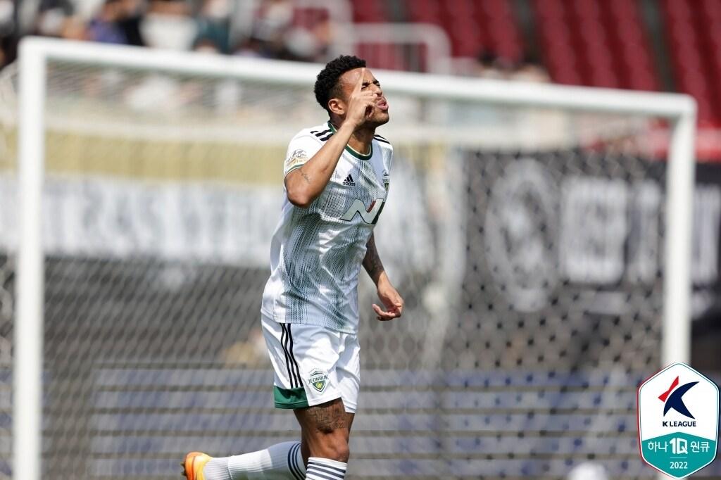 본문 이미지 - 전북 현대가 9일 열린 K리그1 성남FC전에서 4-0 대승을 거뒀다.(한국프로축구연맹 제공) ⓒ 뉴스1