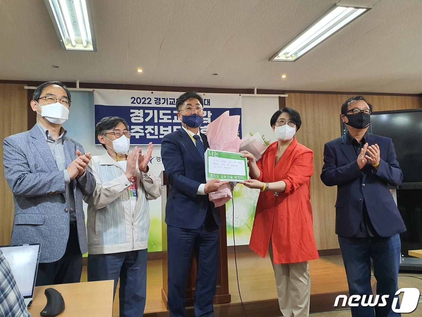 본문 이미지 - 6·1 지방선거의 경기도교육감 선거의 진보진영 단일 후보로 10일 성기선 전 한국교육과정평가원장이 확정됐다. ⓒ 뉴스1