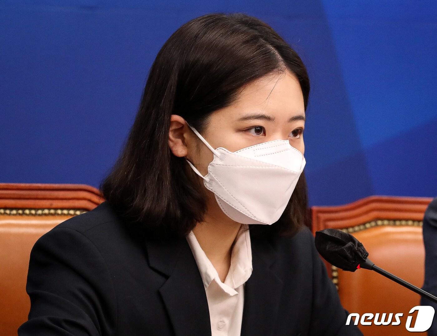 본문 이미지 - 박지현 더불어민주당 공동비상대책위원장이 11일 서울 여의도 국회에서 열린 비상대책위원회의에서 모두발언을 하고 있다. (공동취재) 2022.5.11/뉴스1 ⓒ News1 유승관 기자