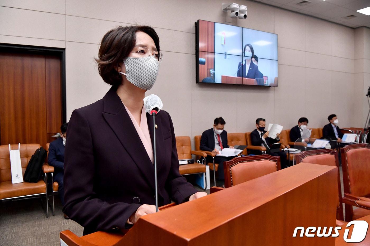 본문 이미지 - 이영 중소벤처기업부 장관 후보자가 11일 서울 여의도 국회에서 열린 인사청문회에서 모두발언을 하고 있다. (공동취재) 2022.5.11/뉴스1 ⓒ News1 허경 기자
