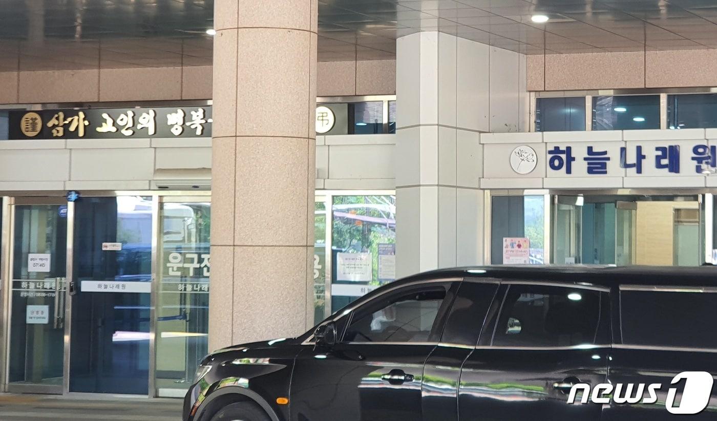 본문 이미지 - 故 김지하 시인의 발인식이 11일 오전 9시쯤 강원 원주 세브란스기독병원 장례식장에서 엄수됐다. 고인의 유해는 이날 오전 10시쯤 원주추모공원에서 화장돼 부인 故김영주씨가 묻힌 원주시 흥업면 선영으로 안장된다. 사진은 원주추모공원. 2022.5.11/뉴스1 신관호 기자.