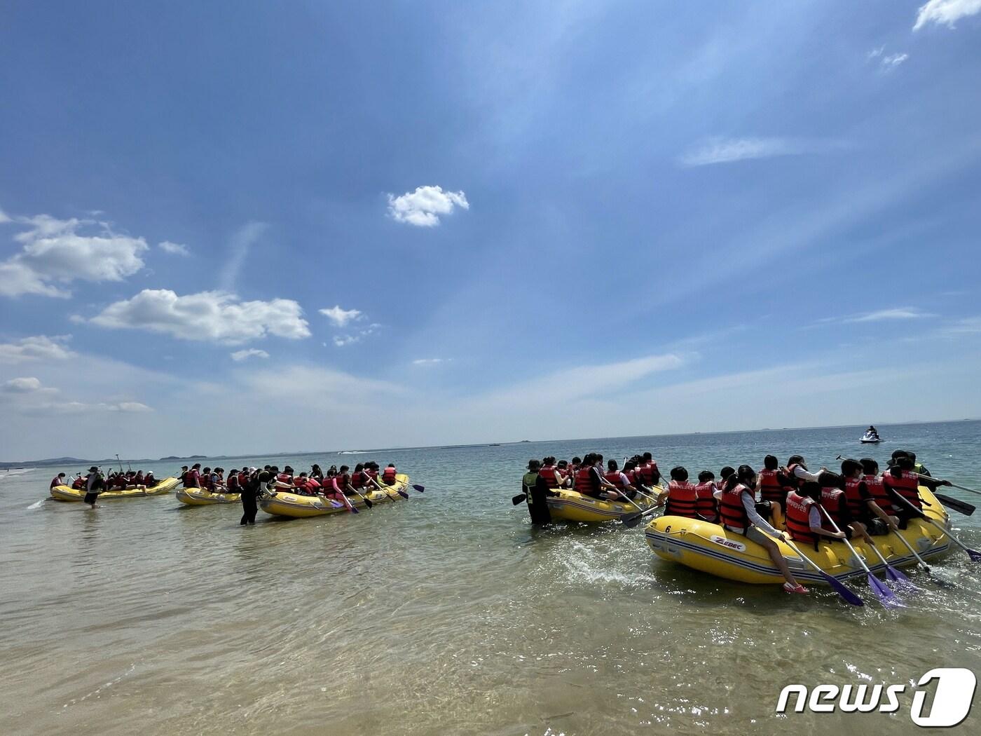본문 이미지 - 보은 동광초등학교 해양 수련 체험활동 장면. (보은교육청 제공)ⓒ 뉴스1