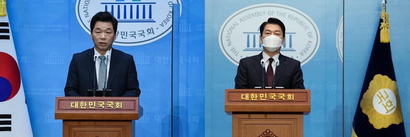 본문 이미지 - 경기 성남시분당갑 국회의원 보궐선거에서 민주당 김병관(왼쪽) 전 의원과 국민의힘 안철수(오른쪽) 전 대통령직인수위원장이 맞붙는다./ⓒ 뉴스1