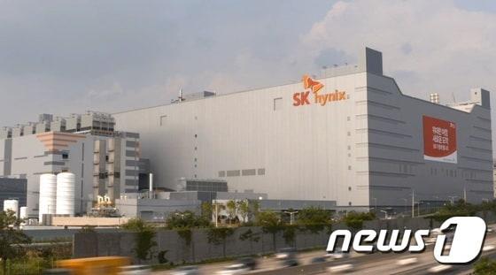 본문 이미지 - SK하이닉스 이천 공장의 M14 라인 (SK하이닉스 제공)ⓒ 뉴스1