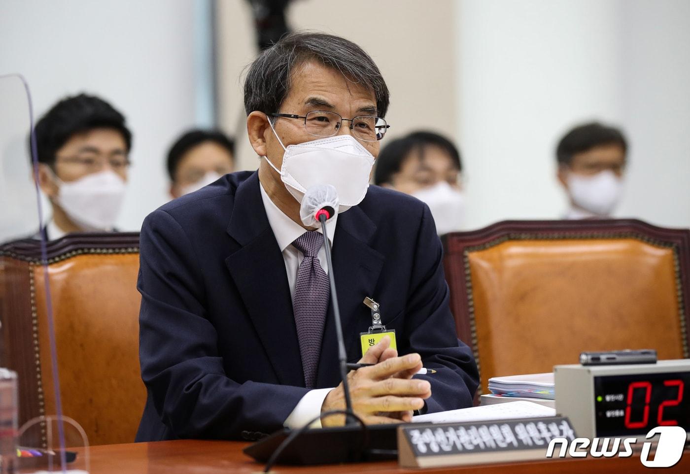 노태악 중앙선거관리위원장 후보자가 13일 오후 서울 여의도 국회에서 열린 인사청문회에서 의원 질의에 답변하고 있다. (공동취재) 2022.5.13/뉴스1 ⓒ News1 유승관 기자