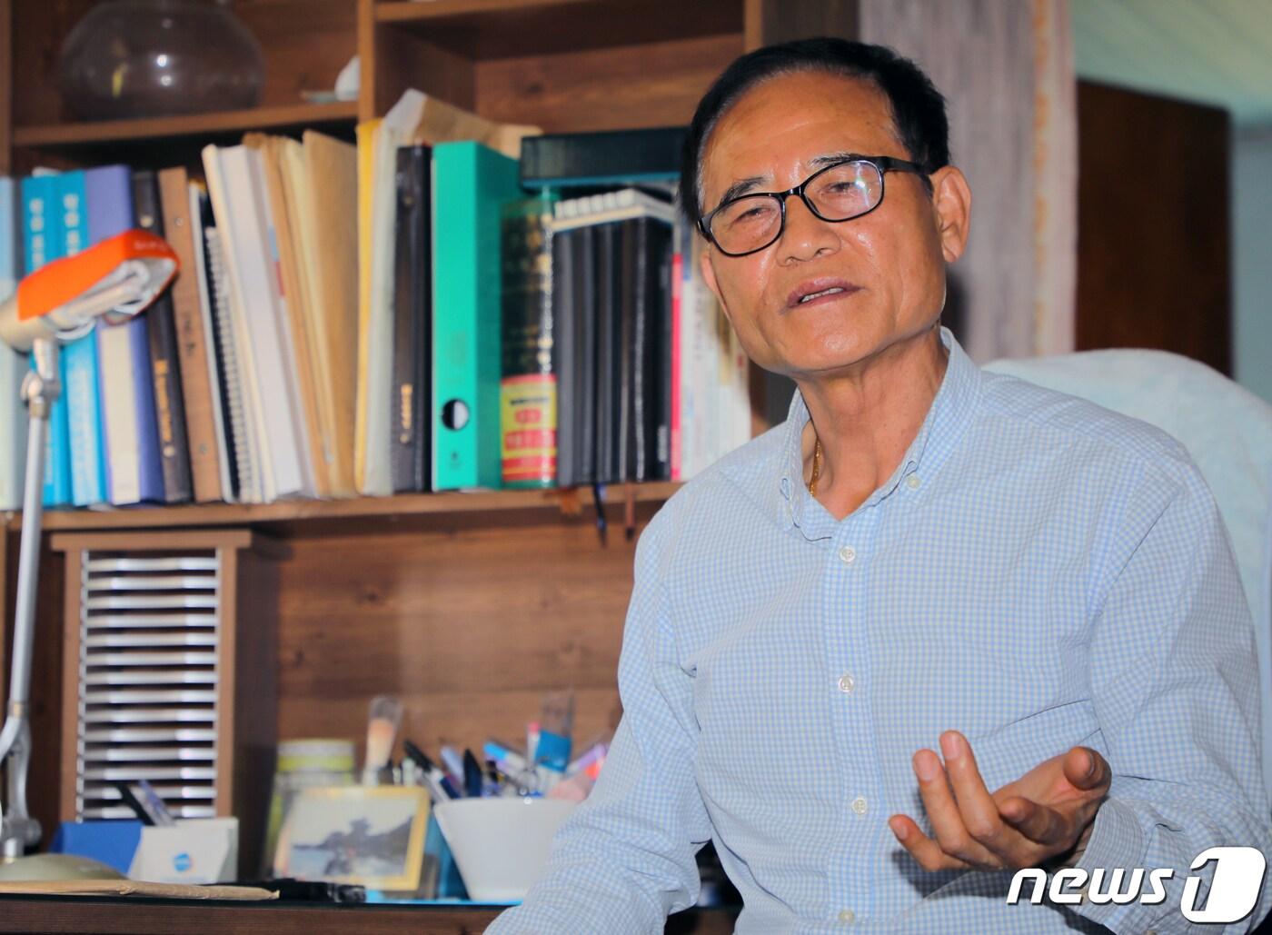 본문 이미지 - 13일 오후 광주 광산구 한 가정집에서 만난 이종헌씨(68)가 80년 5월을 회상하고 있다. 이씨는 당시 면접을 보러 시내에 나갔다가 계엄군에게 간첩으로 몰려 고문을 받았다. 2022.5.14/뉴스1ⓒ 뉴스1