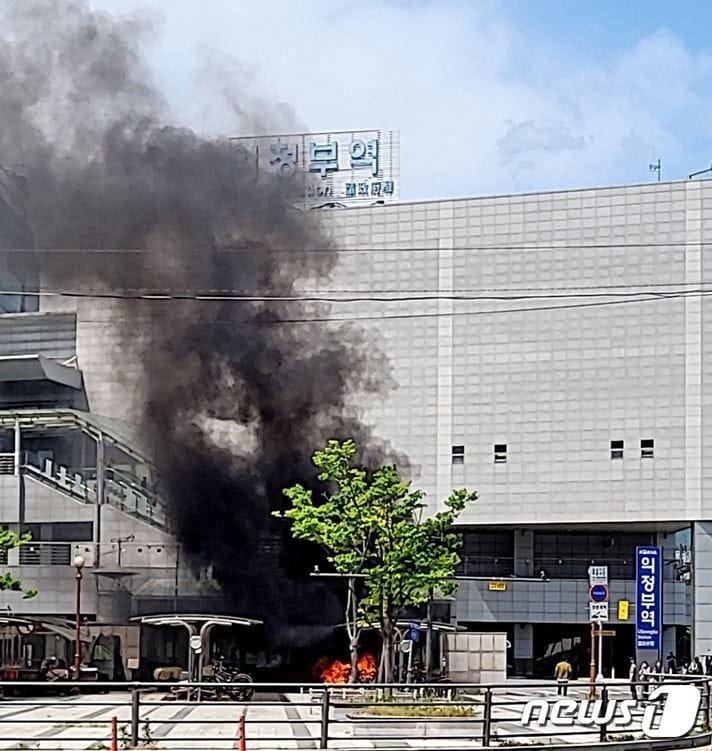 본문 이미지 - 의정부역 일대서 불이 났다. (사진=의정부지역 SNS 캡쳐) ⓒ 뉴스1