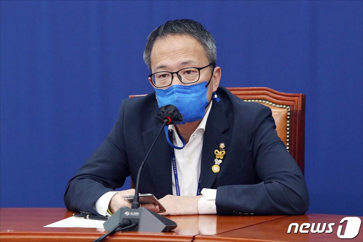 박주민 국회 법제사법위원회 더불어민주당 간사가 16일 오전 서울 여의도 국회에서 열린 한동훈 법무부 장관 후보자 인사청문회 현안 관련 기자간담회에서 발언하고 있다. (공동취재) 2022.5.16/뉴스1 ⓒ News1 이재명 기자