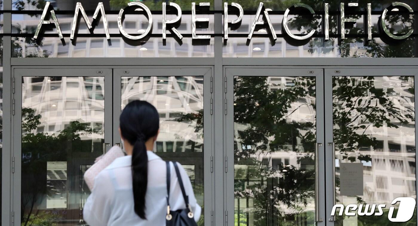 종목현미경] 아모레퍼시픽, 분골쇄신 마치고 올해는 빛난다 - 뉴스1