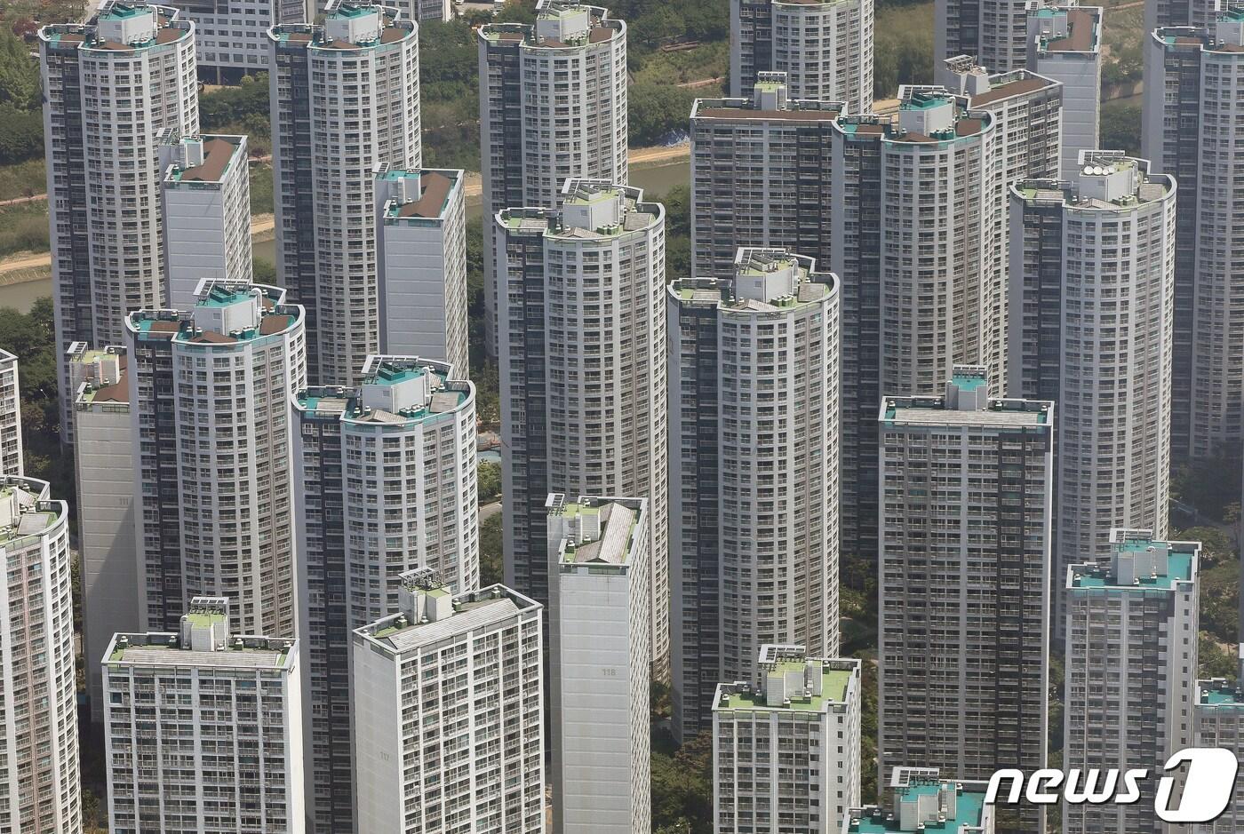 서울 송파구 롯데월드타워 서울스카이에서 바라본 아파트 단지의 모습. 2022.5.17/뉴스1 ⓒ News1 구윤성 기자