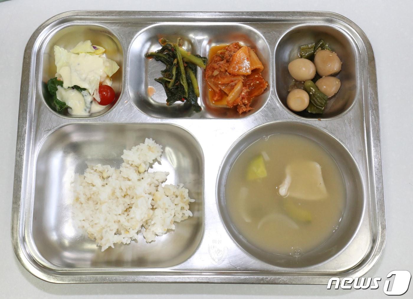 본문 이미지 - 학교 급식.(뉴스1DB)