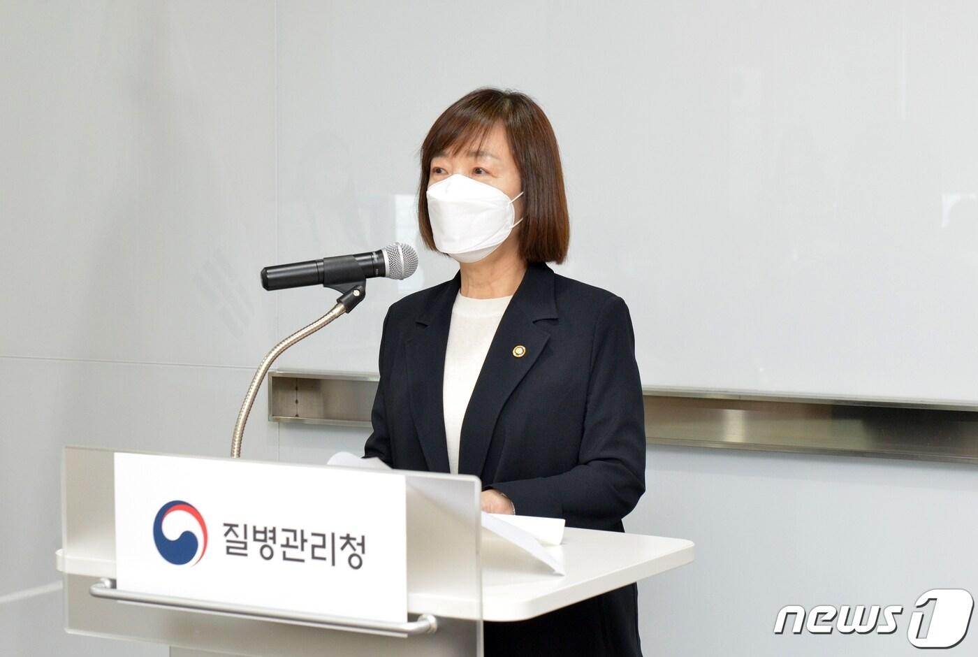 본문 이미지 - 백경란 신임 질병관리청장이 18일 충북 청주시 질병관리청에서 열린 취임식에서 취임사를 하고 있다. (질병관리청 제공) 2022.5.18/뉴스1