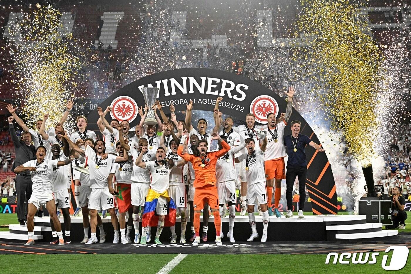 UEL 우승을 차지한 프랑크푸르트 ⓒ AFP=뉴스1