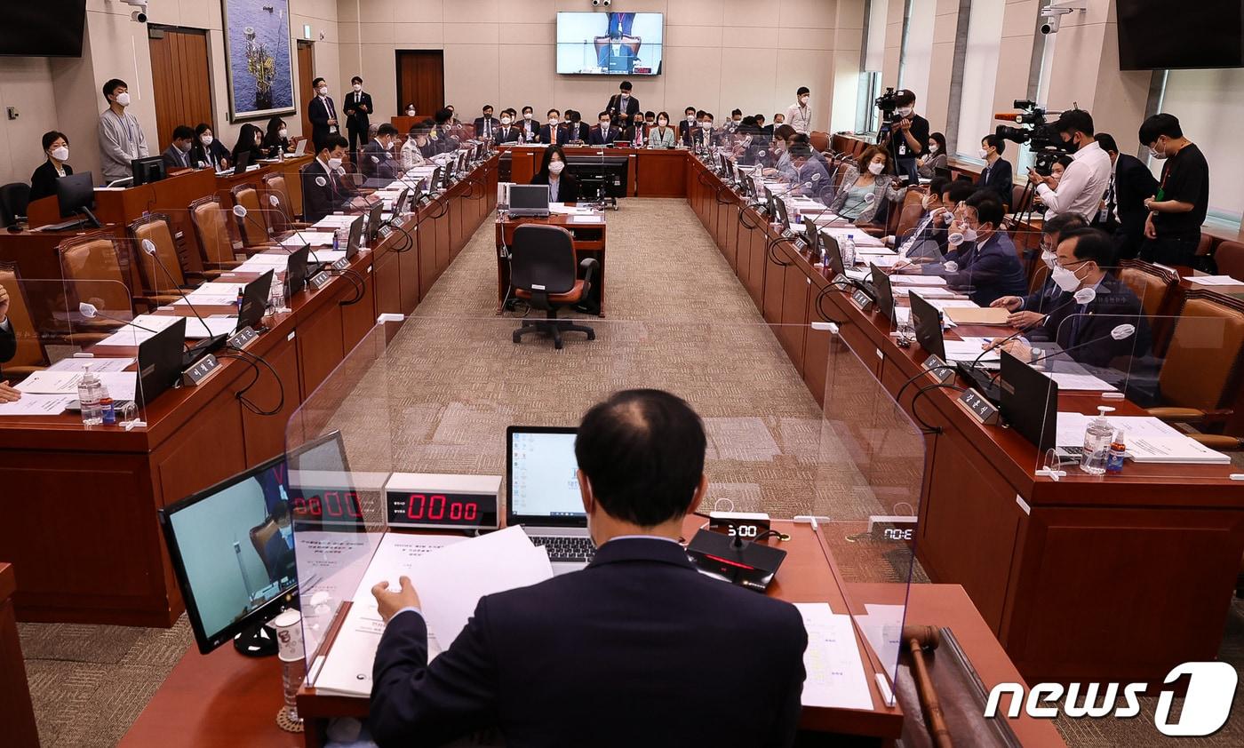 본문 이미지 - 19일 서울 여의도 국회에서 산업통상자원중소벤처기업위원회 전체회의가 열리고 있다. (공동취재) 2022.5.19/뉴스1 ⓒ News1 유승관 기자