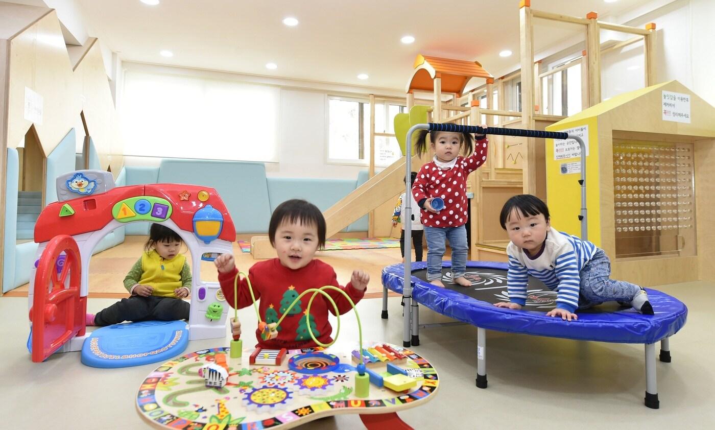 본문 이미지 - 공동육아방에서 아이들이 노는 모습(중랑구 제공).ⓒ 뉴스1