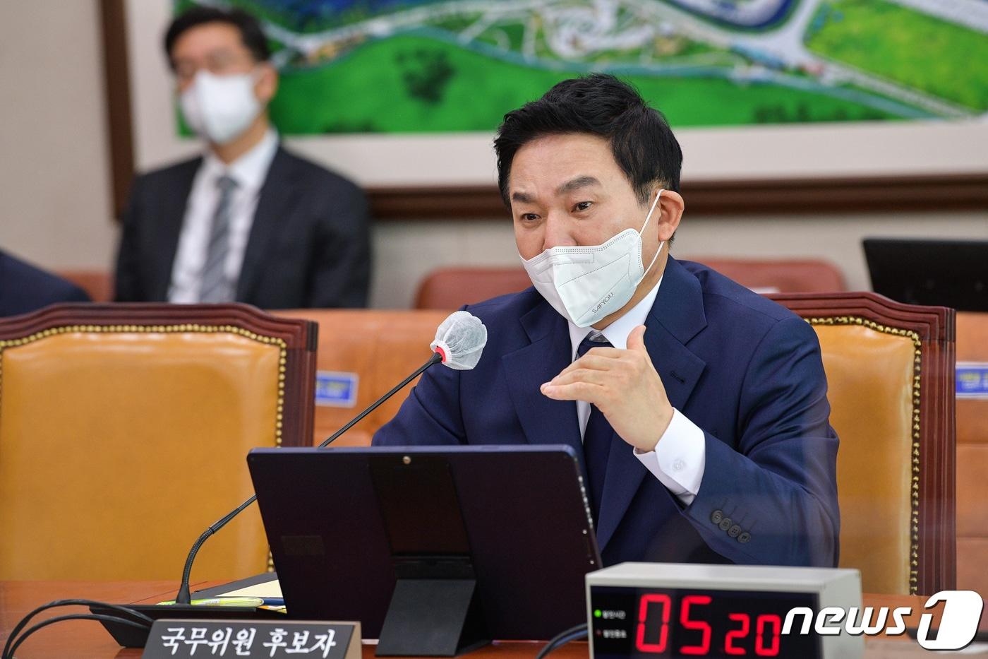 본문 이미지 - 원희룡 국토교통부 장관 후보자가 2일 서울 여의도 국회에서 열린 인사청문회에서 의원 질의에 답하고 있다. (공동취재) 2022.5.2/뉴스1 ⓒ News1 유승관 기자
