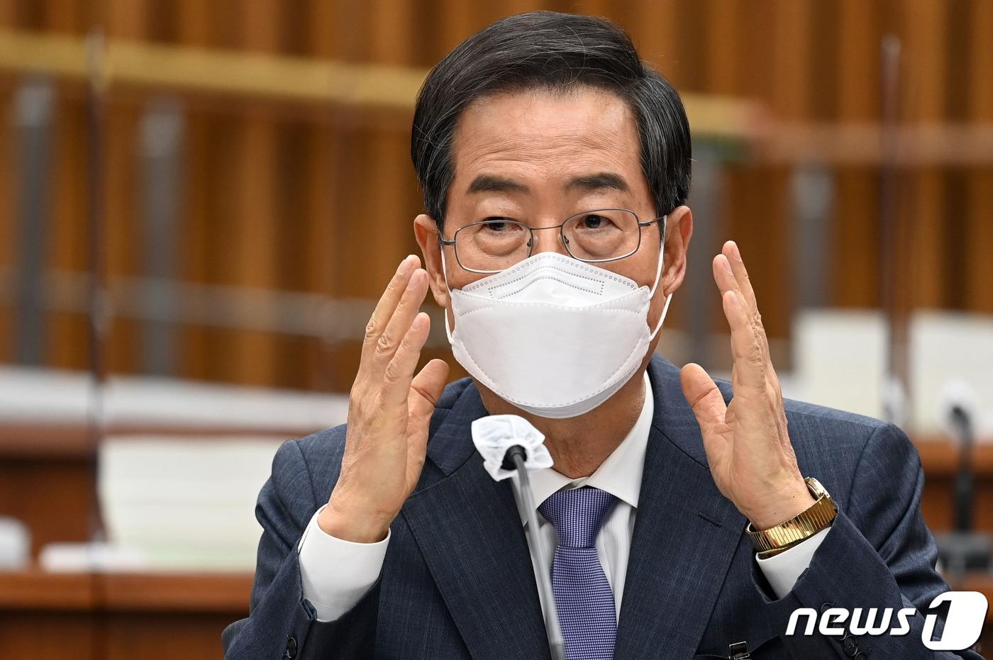 본문 이미지 - 한덕수 국무총리 후보자가 2일 서울 여의도 국회에서 열린 인사청문회에서 위원들의 질의에 답하고 있다. (공동취재)2022.5.2/뉴스1 ⓒ News1 허경 기자
