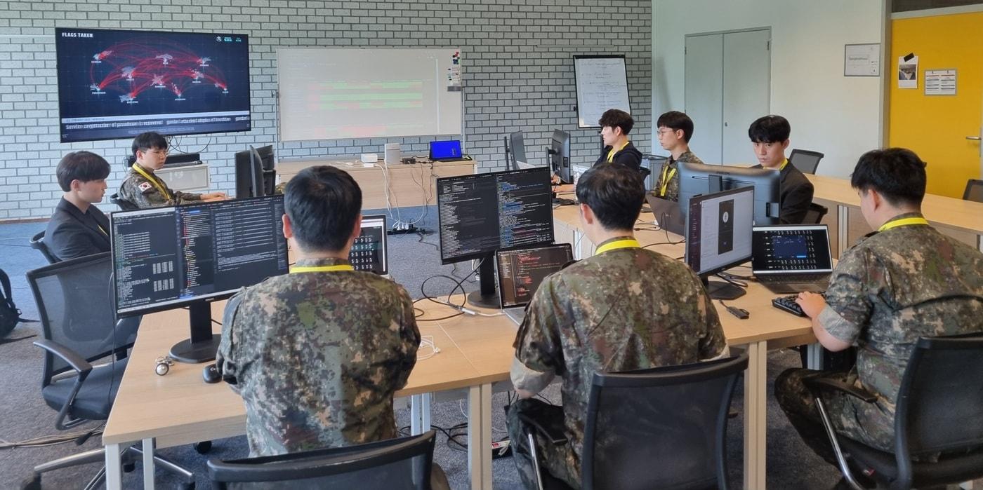 본문 이미지 - 우리 군이 지난 16~19일 네덜란드 헤이그에서 열린 국제 사이버훈련인 '사이버넷 2022'에 참가하고 있다.(사이버작전사령부 제공)ⓒ 뉴스1