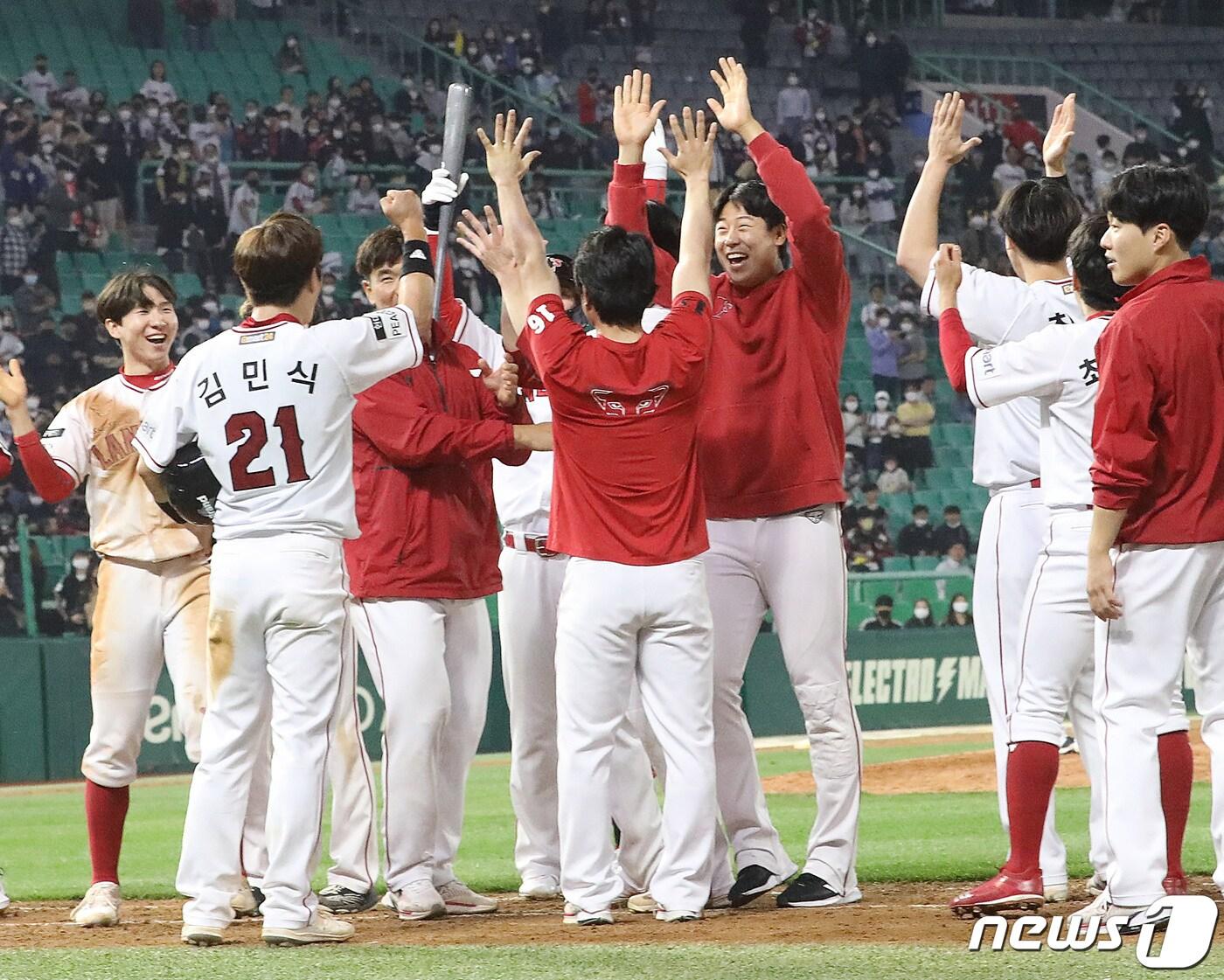 본문 이미지 - SSG 랜더스 선수단. 2022.5.20/뉴스1 ⓒ News1 이성철 기자