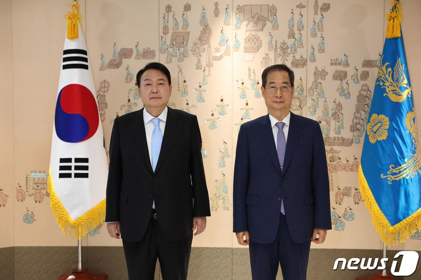 윤석열 전 대통령과 한덕수 전 국무총리. &#40;대통령실 제공&#41;/뉴스1 ⓒ News1 오대일 기자