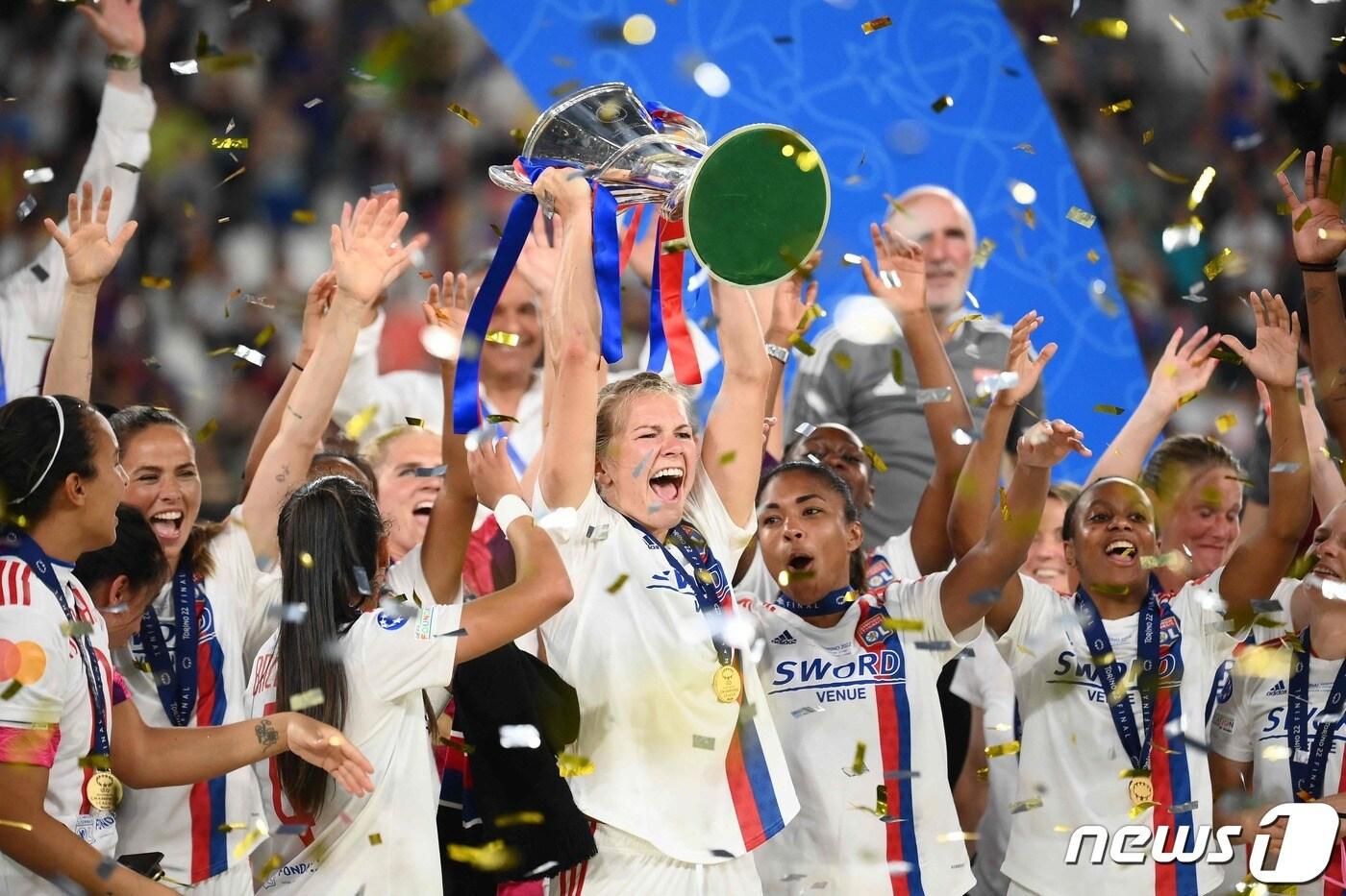본문 이미지 - 올랭피크 리옹 페미닌이 여자 UCL 우승을 차지했다. ⓒ AFP=뉴스1