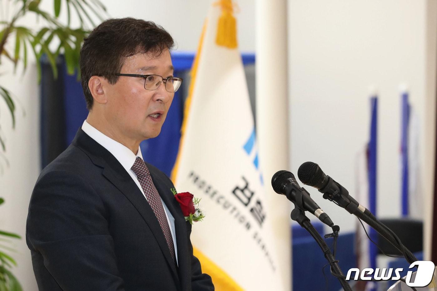 본문 이미지 - 송경호 서울중앙지검장이 23일 오전 서울 서초구 서초동 서울중앙지방검찰청에서 열린 취임식에서 취임사를 하고 있다.2022.5.23/뉴스1 ⓒ News1 이광호 기자