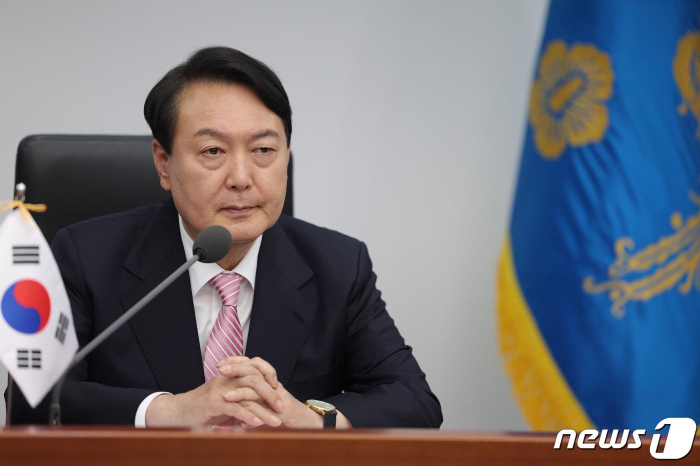 본문 이미지 - 윤석열 대통령이 23일 오후 일본에서 열린 인도‧태평양 경제프레임워크(IPEF) 출범 정상회의에 화상으로 참석하고 있다. (대통령실 제공) 2022.5.23/뉴스1 ⓒ News1 안은나 기자