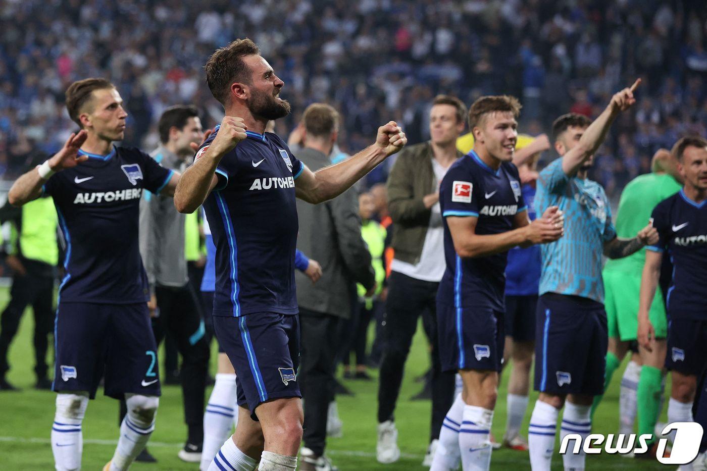 잔류에 성공한 헤르타 베를린 선수들ⓒ AFP=뉴스1