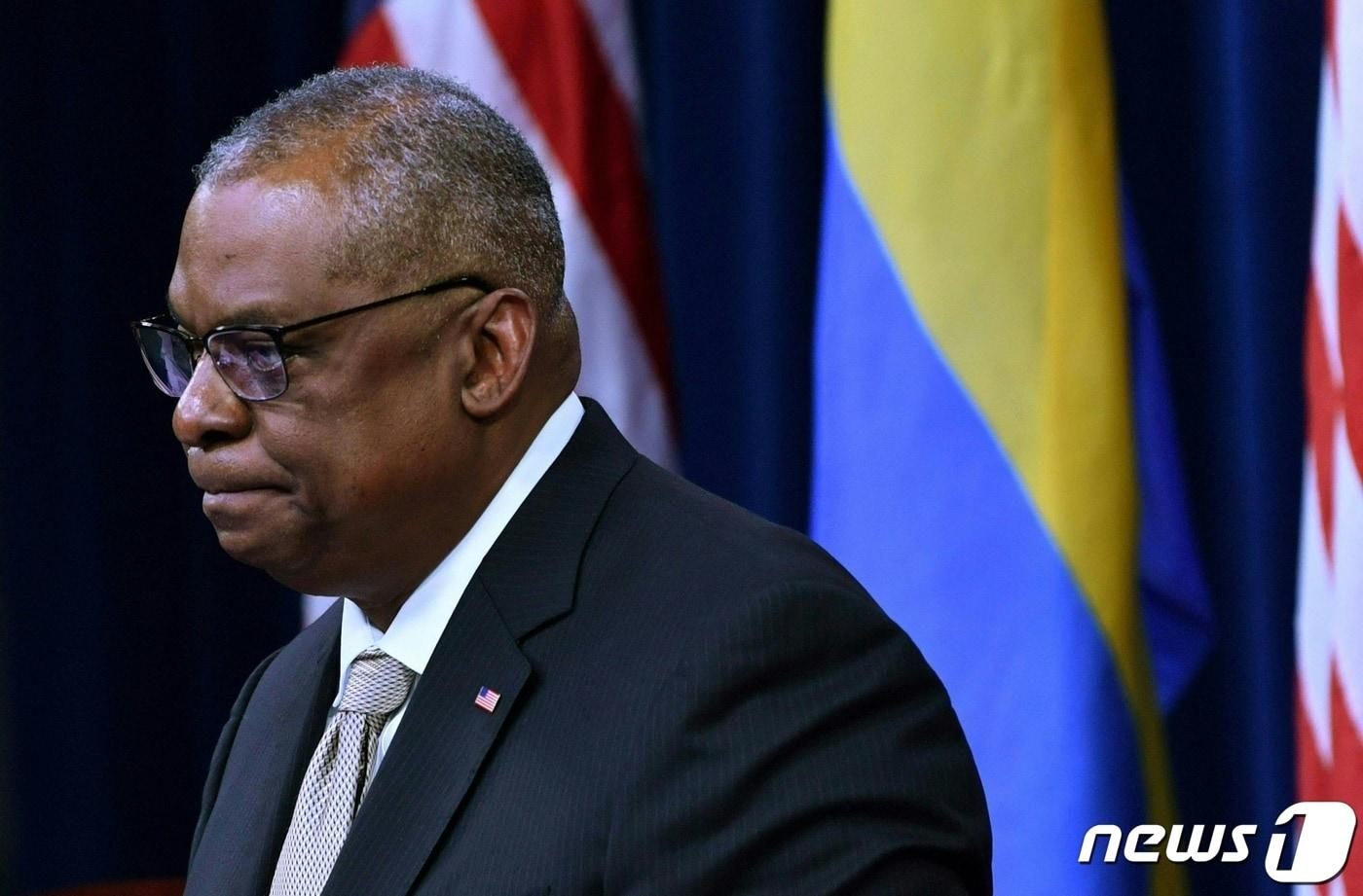 본문 이미지 - 로이드 오스틴 미국 국방장관이 23일(현지시간) 워싱턴 국방부 청사에서 열린 '우크라이나 국방 접촉 그룹' 화상 회의에 참석해 조 바이든 대통령의 '중국의 대만 침공 시 군사 개입'을 시사한 발언과 관련해 "'하나의 중국' 정책은 변하지 않았다＂고 밝히고 있다. ⓒ AFP=뉴스1 ⓒ News1 우동명 기자