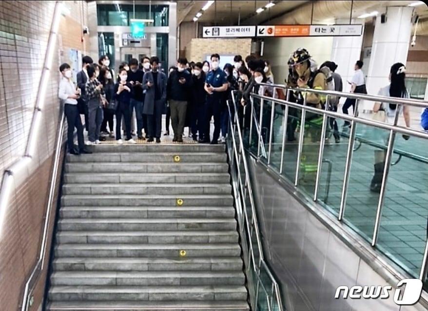 본문 이미지 - 24일 오후 3호선 매봉역 (독자제공) ⓒ 뉴스1