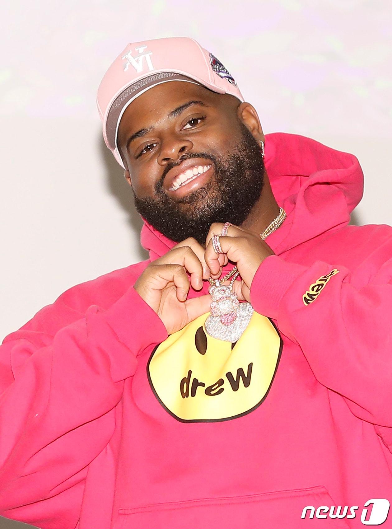 본문 이미지 - 미국 싱어송라이터 핑크 스웨츠(Pink Sweat$)가 25일 오후 서울 강남구 삼성동 인터컨티넨탈 호텔에서 가진 ‘2022년 내한 기자회견’에서 포즈를 취하고 있다. 2022.5.25/뉴스1 ⓒ News1 권현진 기자