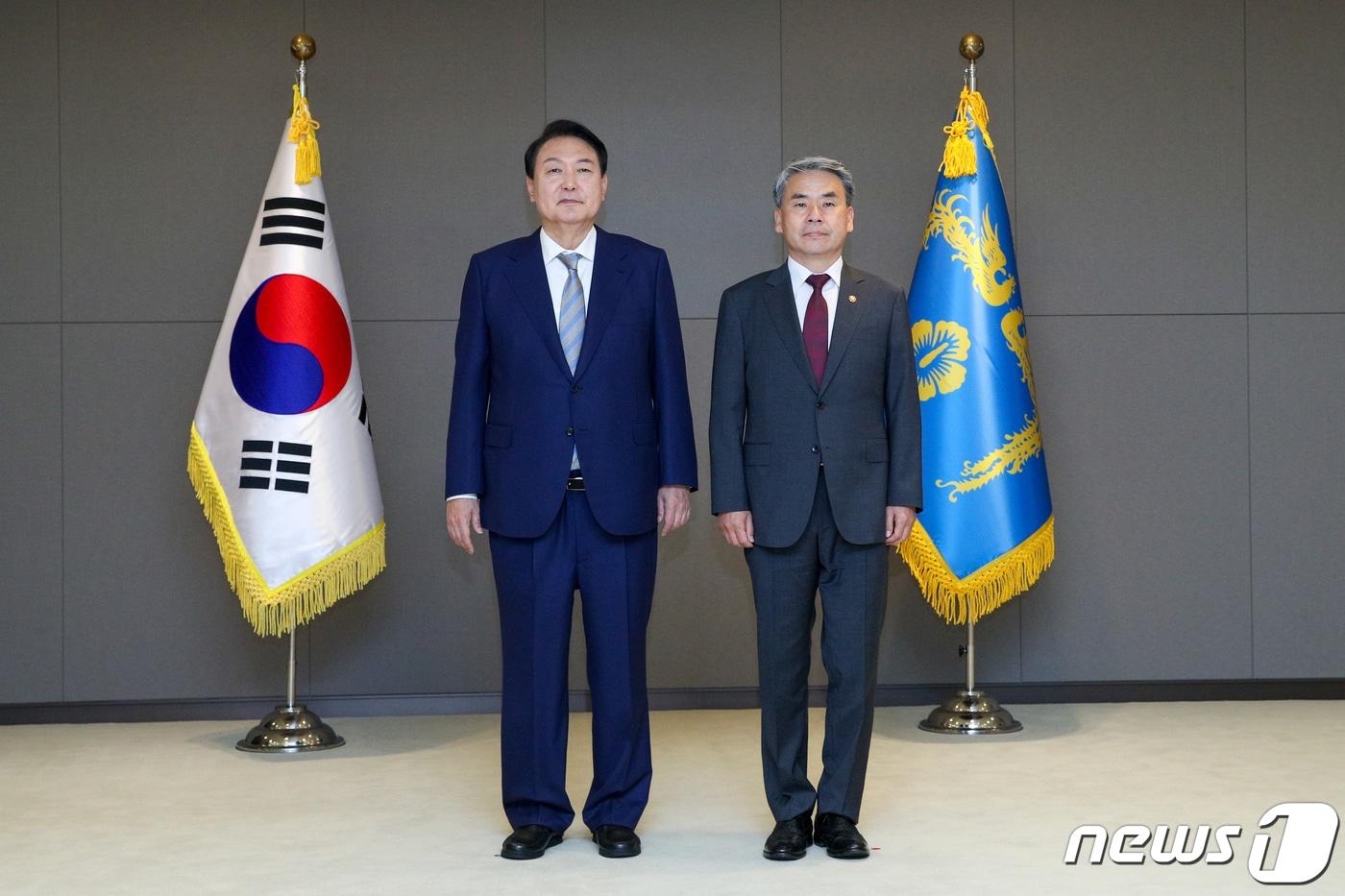 윤석열 전 대통령과 이종섭 전 국방부 장관.2022.5.26/뉴스1 ⓒ News1 안은나 기자 (대통령실사진기자단) 