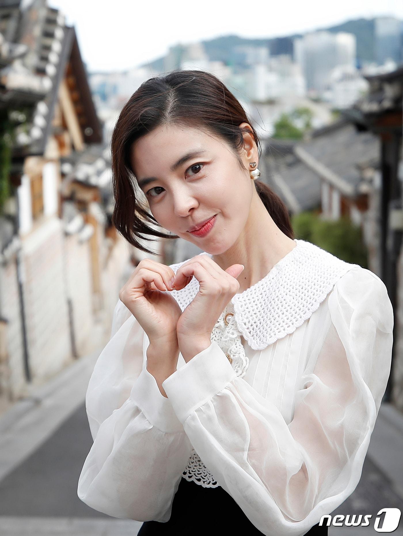 본문 이미지 - 서울 삼청동, JTBC 드라마 '그린마더스클럽' 배우 김규리. 2022.5.26/뉴스1 ⓒ News1 권현진 기자