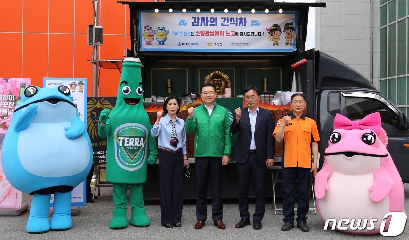 본문 이미지 - '2022 감사의 간식차' 행사.(하이트진로 제공)ⓒ 뉴스1