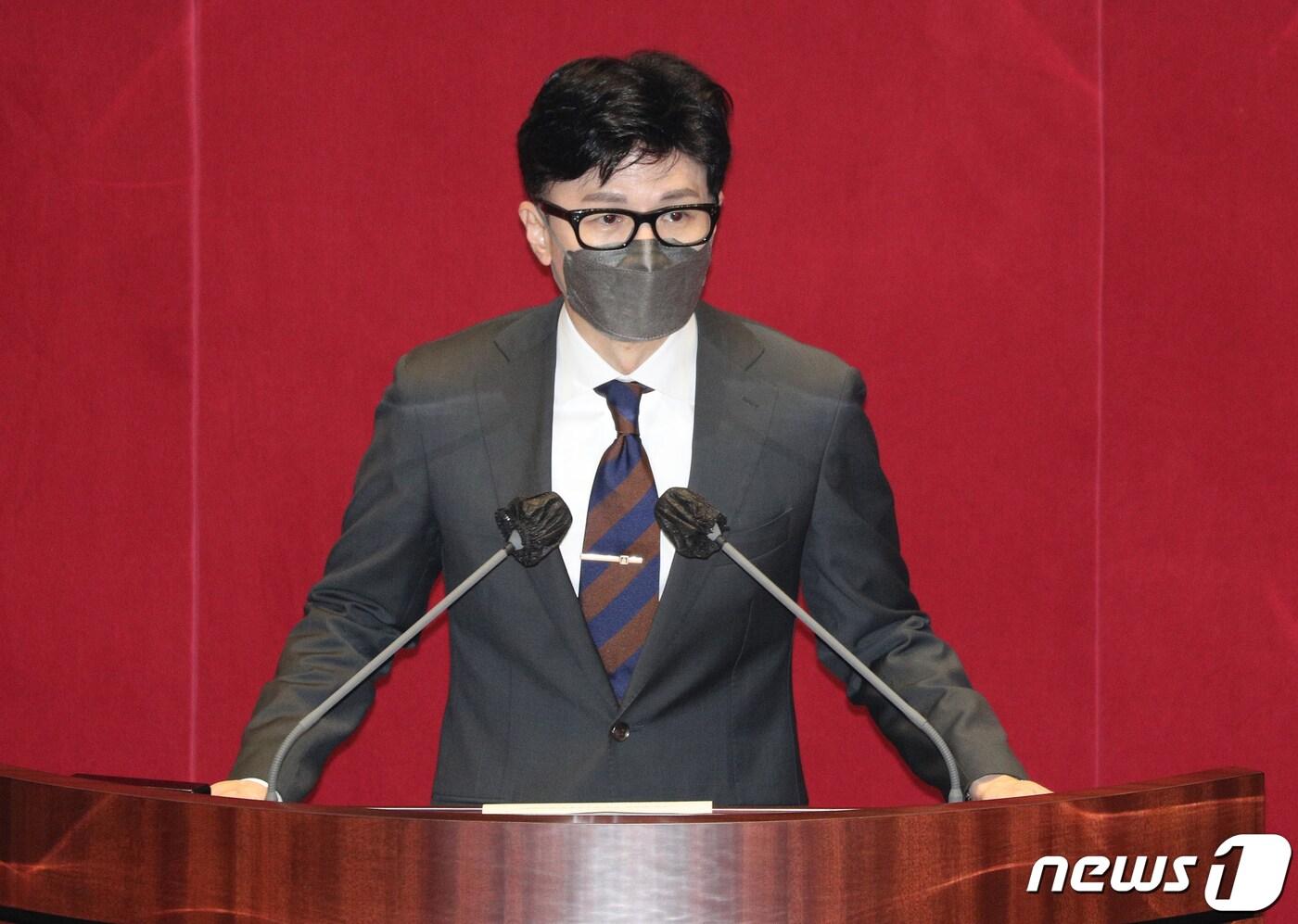 한동훈 신임 법무장관이 29일 오후 국회 본회의에 참석 인사하고 있다. (공동취재) 2022.5.29/뉴스1 ⓒ News1 허경 기자