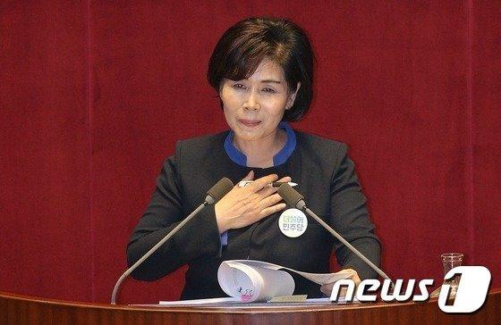 본문 이미지 - 더불어민주당 경기도당이 3일 기초단체장 후보 8명을 추가 발표했다. 사진은 남양주시장 후보로 확정된 최민희 전 의원./ⓒ 뉴스1