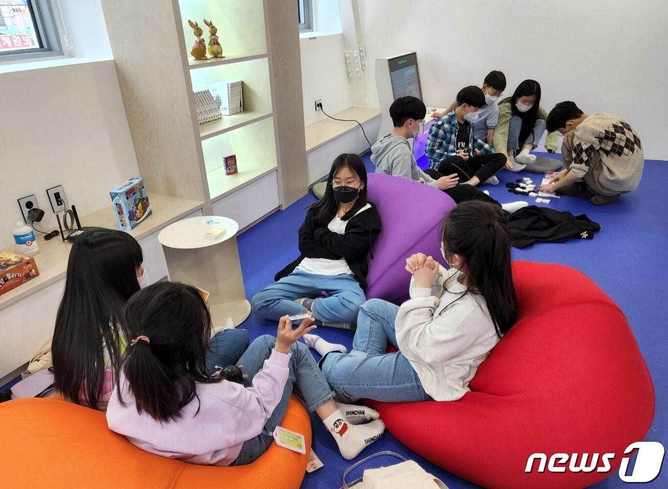 본문 이미지 - 펀 그라운드 퇴계원에서 여가시간을 만끽하는 청소년들 ⓒ 뉴스1
