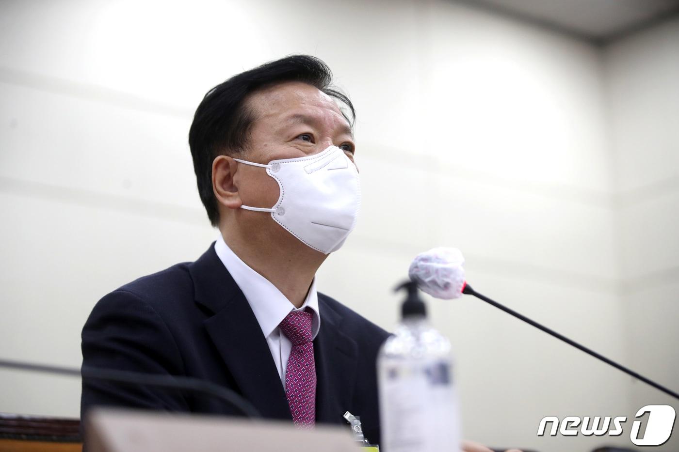 본문 이미지 - 정호영 보건복지부 장관 후보자가 3일 오전 서울 여의도 국회에서 열린 인사청문회에서 의원 질의에 답변하고 있다. (공동취재)2022.5.3/뉴스1 ⓒ News1 허경 기자