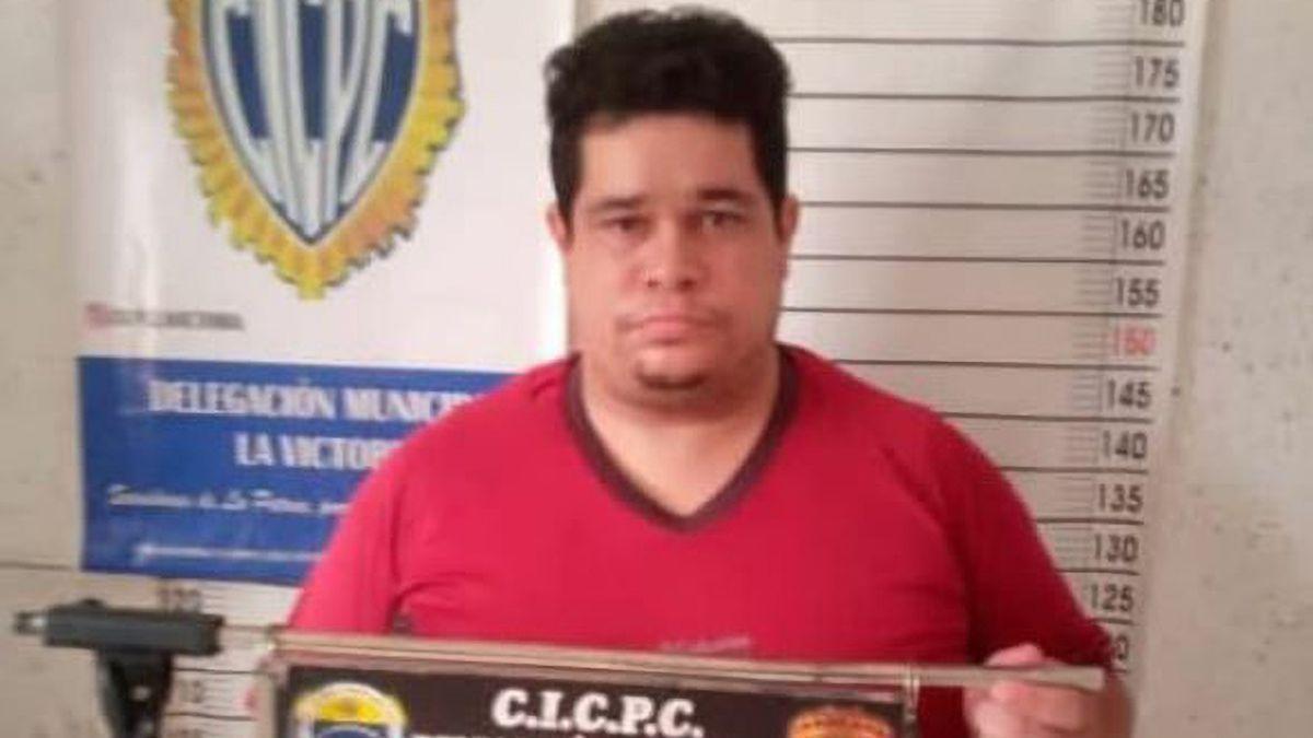 본문 이미지 - 의사인 척 행세한 호세 다니엘 로페즈. (미러 갈무리) ⓒ 뉴스1