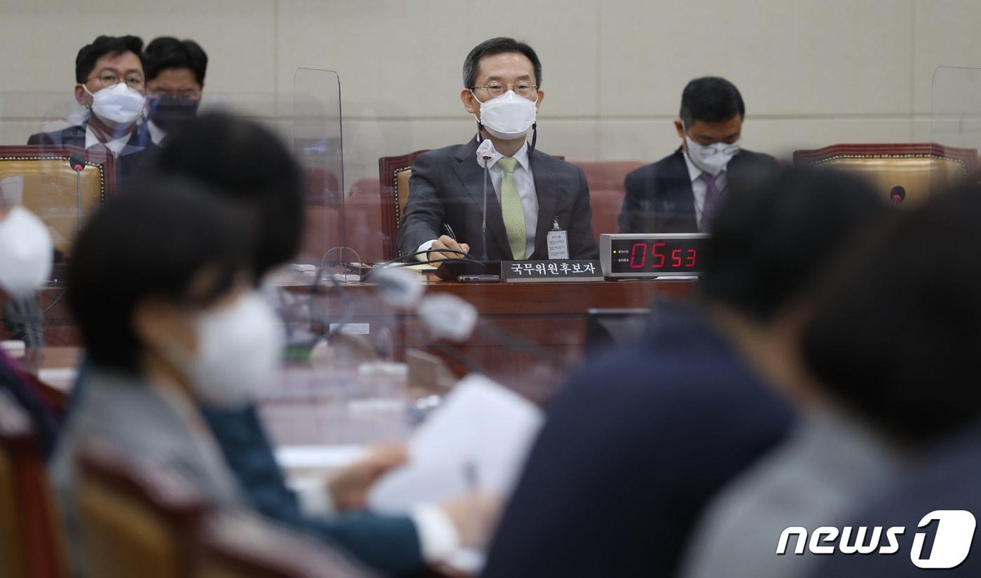 본문 이미지 - 이종호 과학기술정보통신부 장관 후보자가 3일 서울 여의도 국회에서 열린 인사청문회에서 모두발언을 하고 있다. (공동취재) 2022.5.3/뉴스1 ⓒ News1 이재명 기자