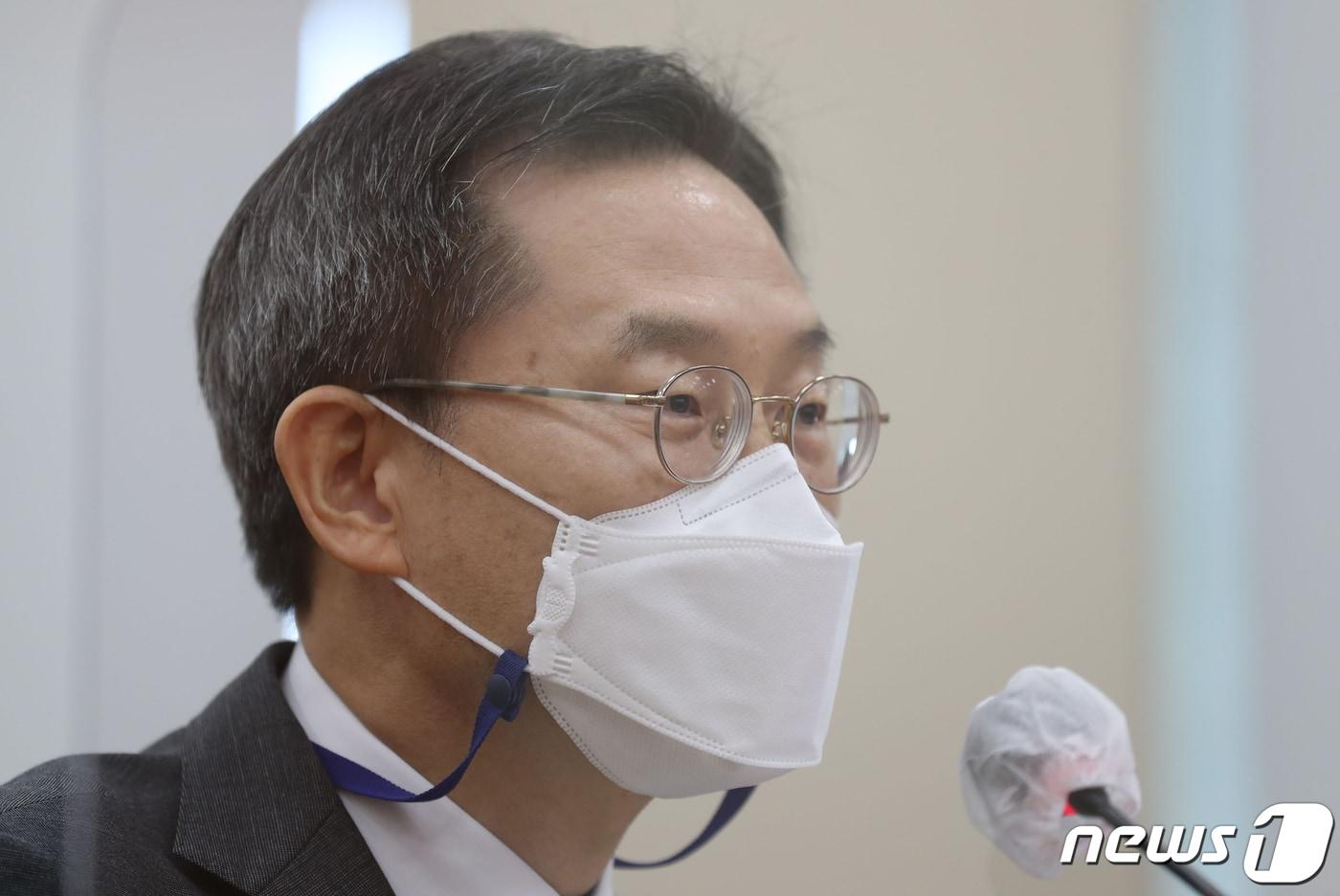 본문 이미지 - 이종호 과학기술정보통신부 장관 후보자가 3일 서울 여의도 국회에서 열린 인사청문회에서 의원들의 질의에 답변하고 있다. (공동취재) 2022.5.3/뉴스1 ⓒ News1 이재명 기자