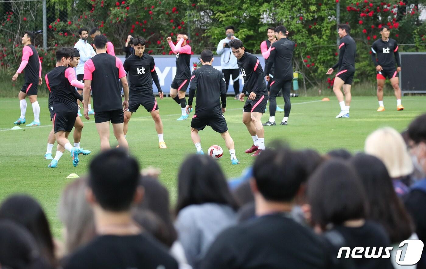11일 오전 11시 파주NFC에서 오픈트레이닝을 진행하는 축구대표팀./뉴스1 ⓒ News1 송원영 기자