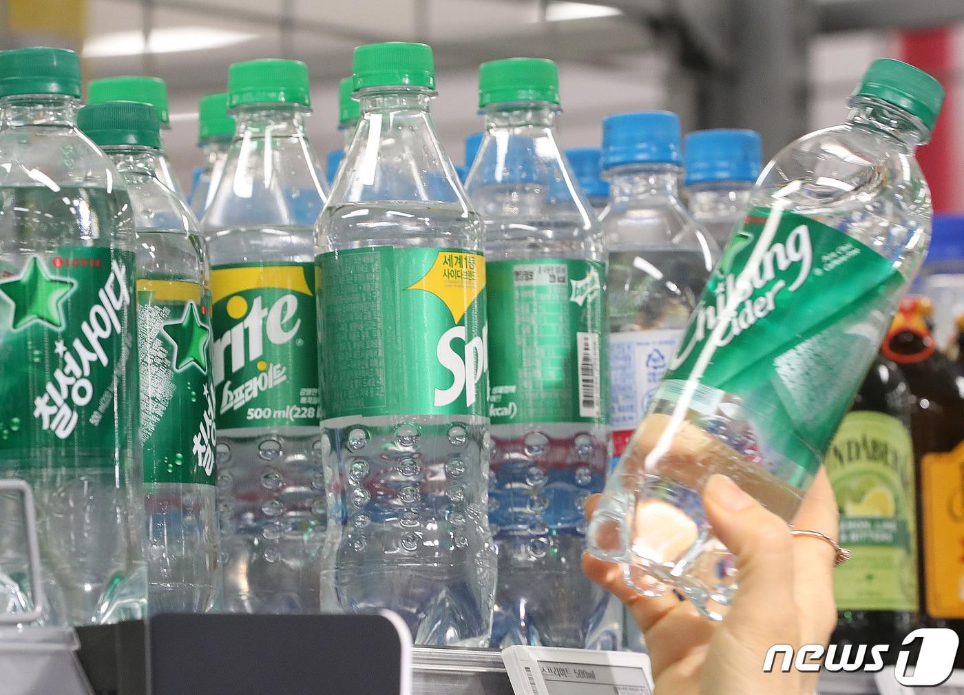 본문 이미지 - 서울 한 대형마트에 진열된 스프라이트와 칠성사이다. 2022.5.31/뉴스1 ⓒ News1 이성철 기자