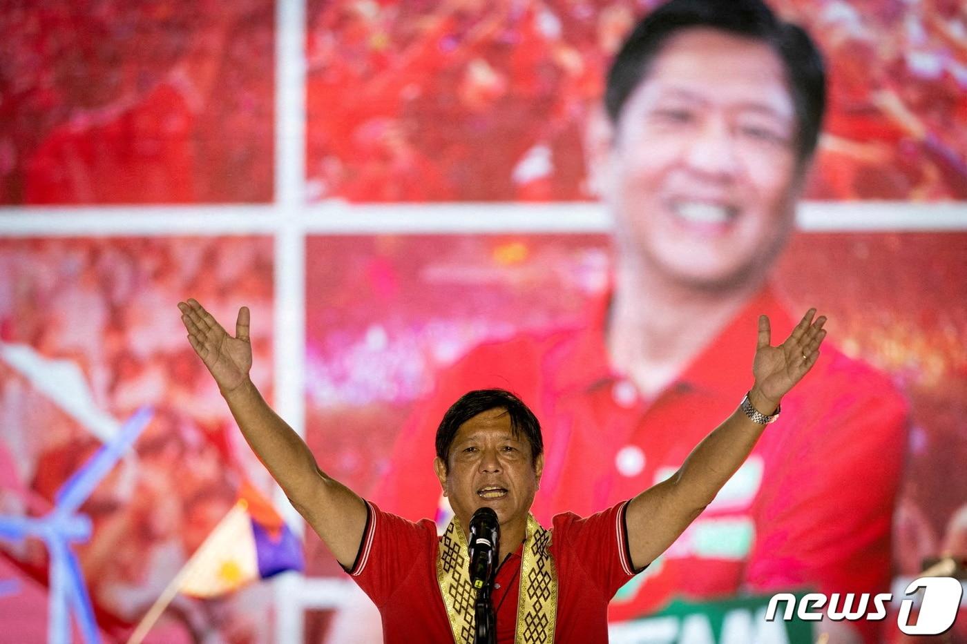 본문 이미지 - 페르난디드 마르코스 주니어가 지난달 20일 필리핀 바탄가스주 리파에서 열린 유세 집회에서 연설을 하고 있다. ⓒ 로이터=뉴스1 ⓒ News1 원태성 기자