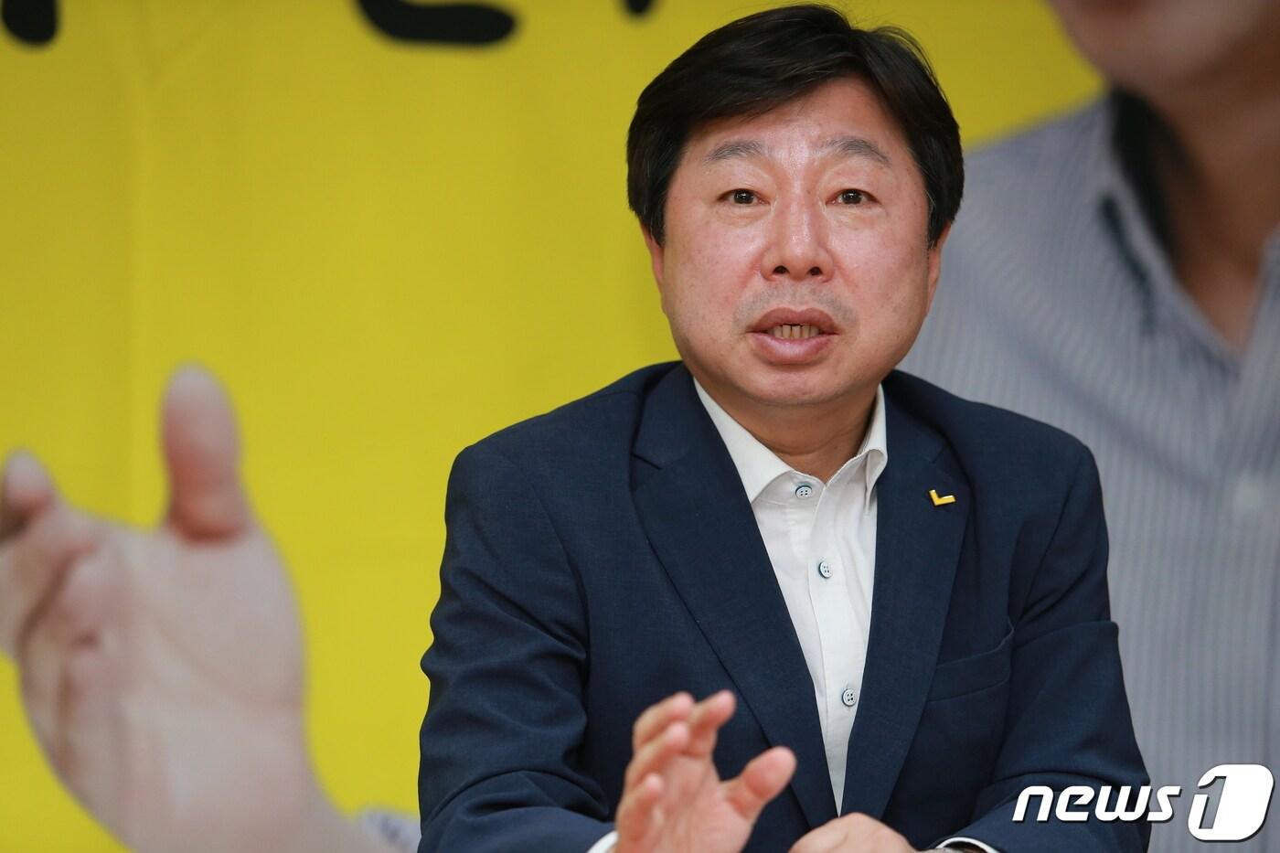 본문 이미지 - 지난달 29일 부산 부산진구에 위치한 정의당 부산시당에서 김영진 부산시장 예비후보가 뉴스1과 인터뷰를 하고 있다. ⓒ 뉴스1