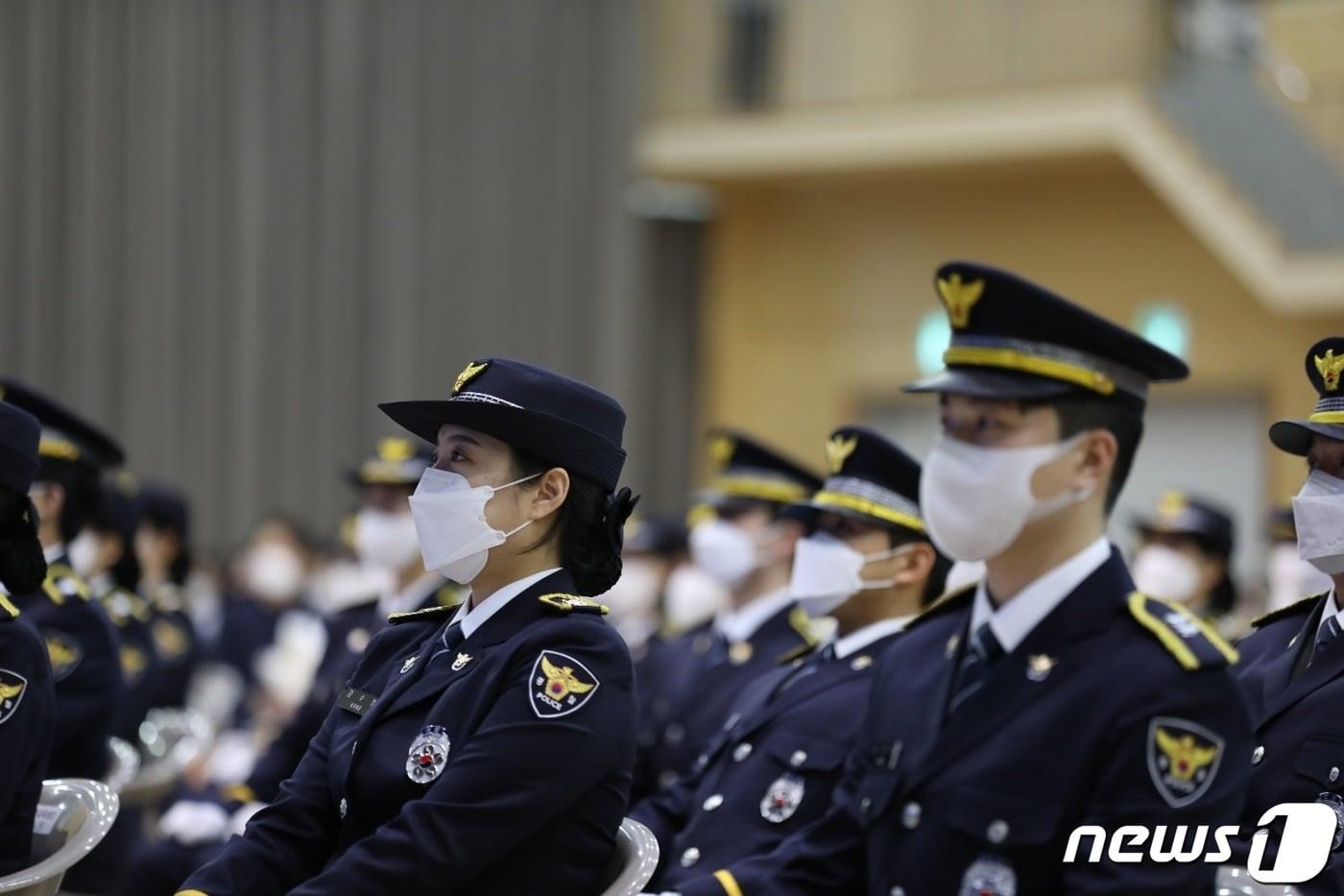 본문 이미지 - 충북 충주 중앙경찰학교에서 신임경찰 제309기(공채·경채) 졸업식이 진행되고 있다. (경찰청 제공) 2022.5.6/뉴스1
