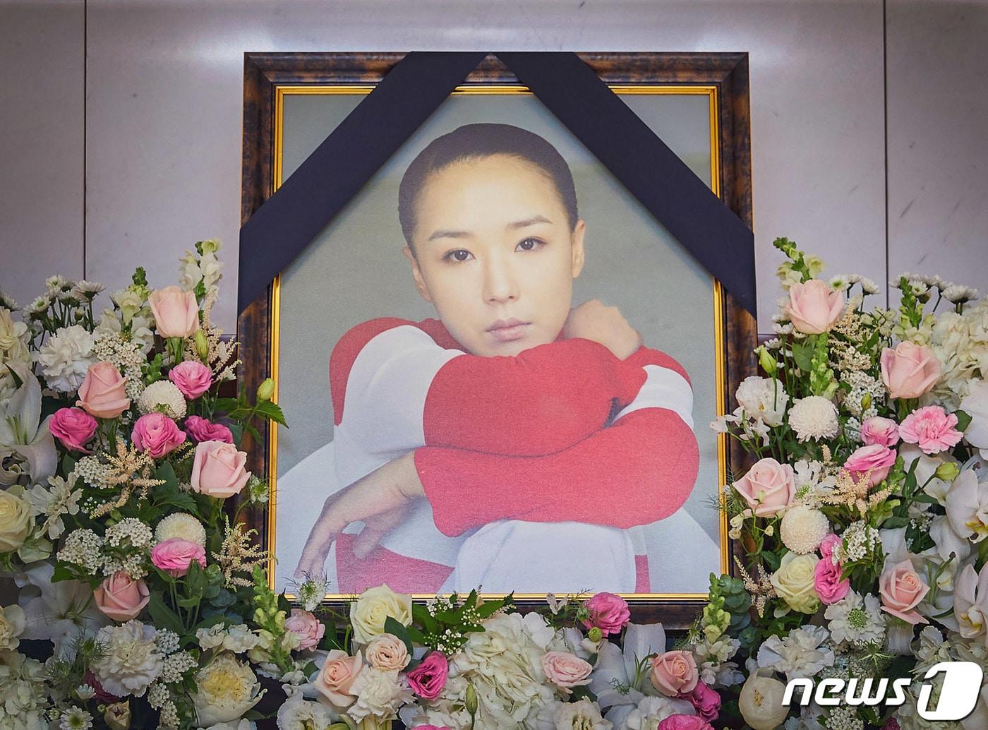 본문 이미지 - 고 강수연/ 강수연 배우 장례위원회 제공)2022.5.8/뉴스1