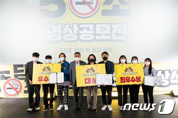 본문 이미지 - 지난 4월 29일 CGV연남에서 진행된 노담 50초 영상 공모전 시상식(보건복지부 제공)ⓒ 뉴스1