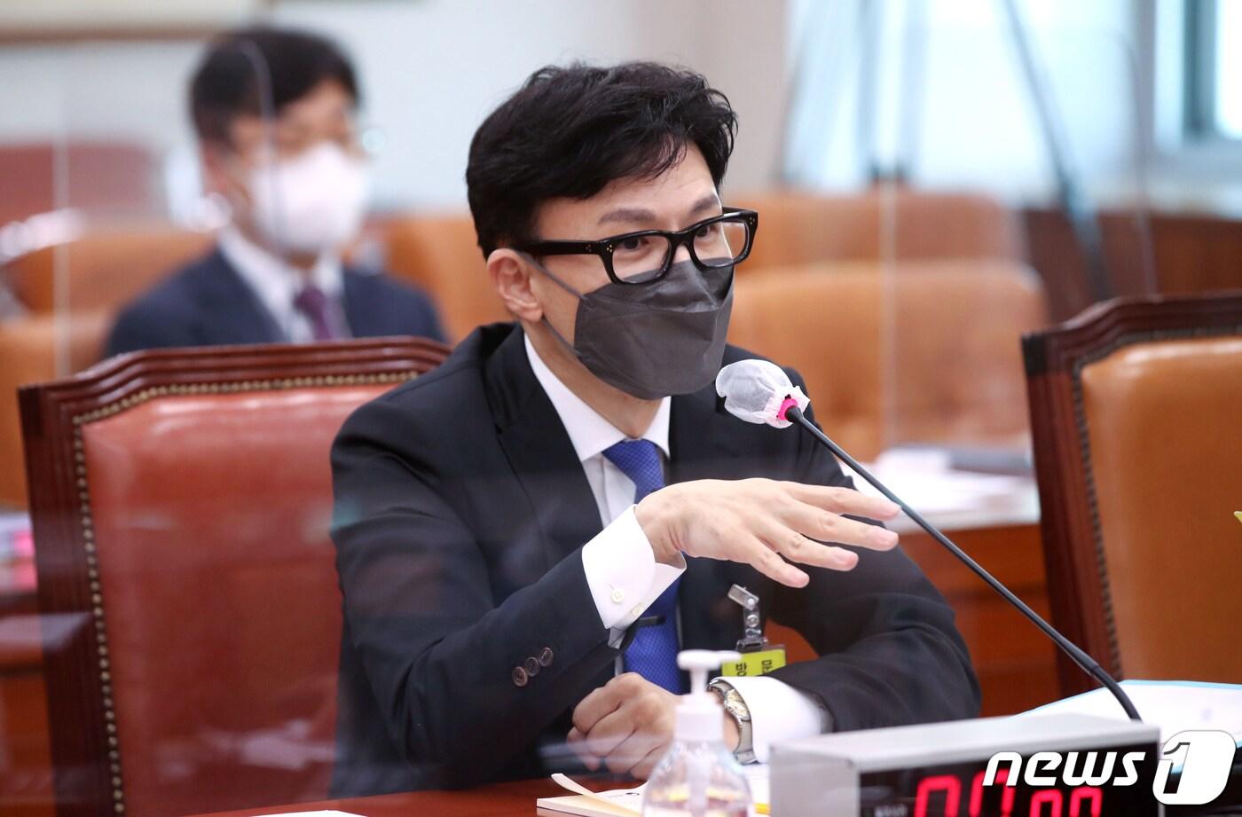 본문 이미지 - 한동훈 법무부장관 후보자가 9일 서울 여의도 국회에서 열린 인사청문회에서 의원 질의에 답변하고 있다. (공동취재)2022.5.9/뉴스1 ⓒ News1 허경 기자